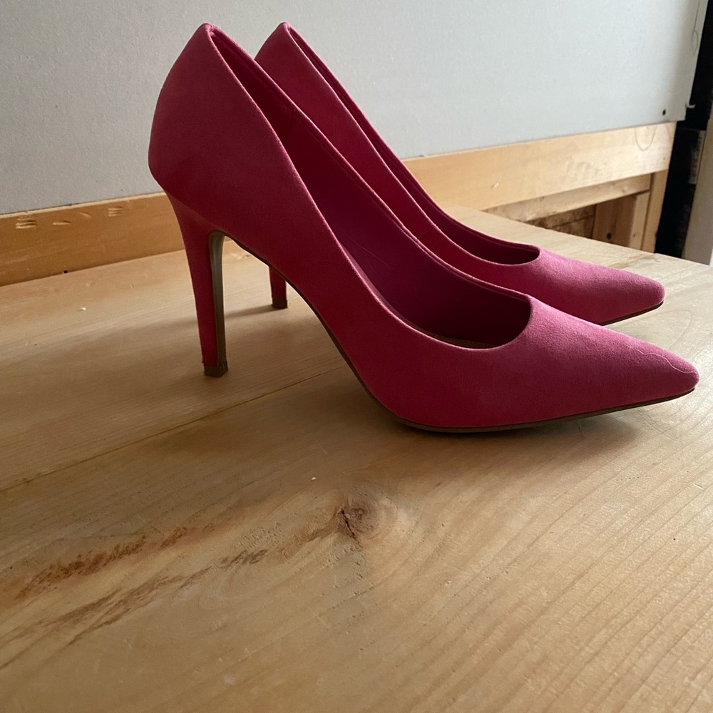 Size 8.5 pink Christian Siriano heels